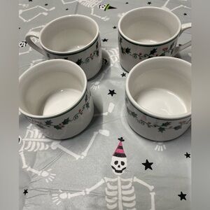 Gibson Everyday Christmas Charm Green Rim Tea Coffee Cup Holly Berries Lot of 4